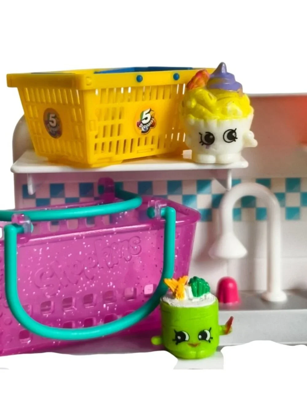 Shopkins Chef Club Hot Spot Kitchen Playset Exclusive Figures Real Littles